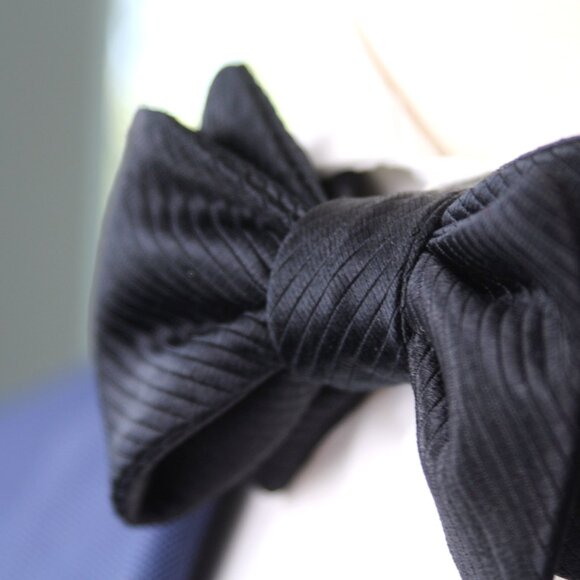 Camellucci Men's Self-tied Bow Tie Black Micro Stripe Silk S727 - Picture 16 of 16